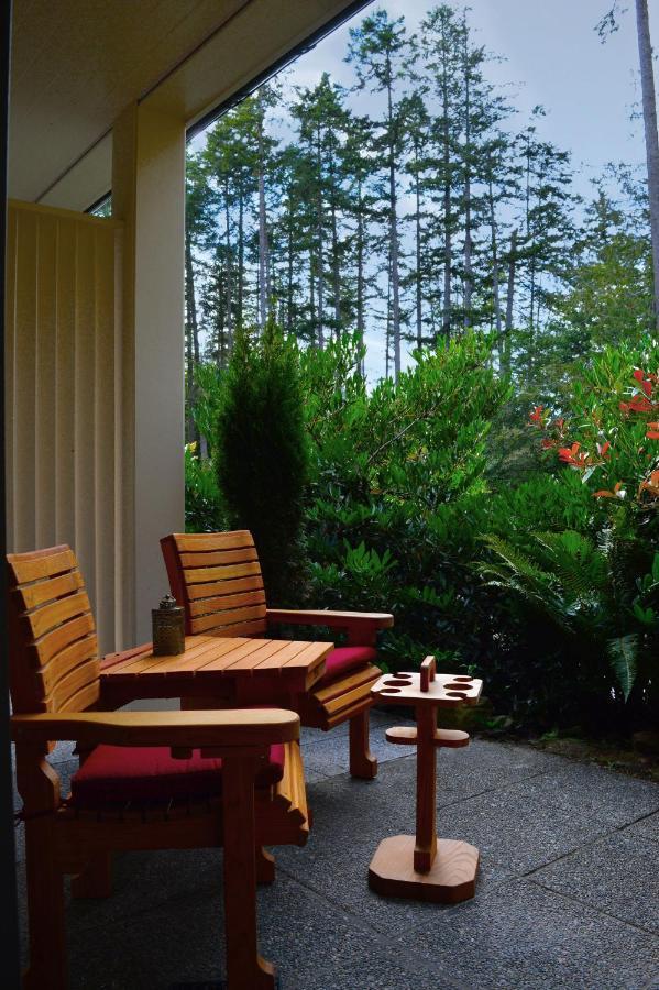 Woodstone Manor Inc. Hotell Sturdies Bay Exteriör bild