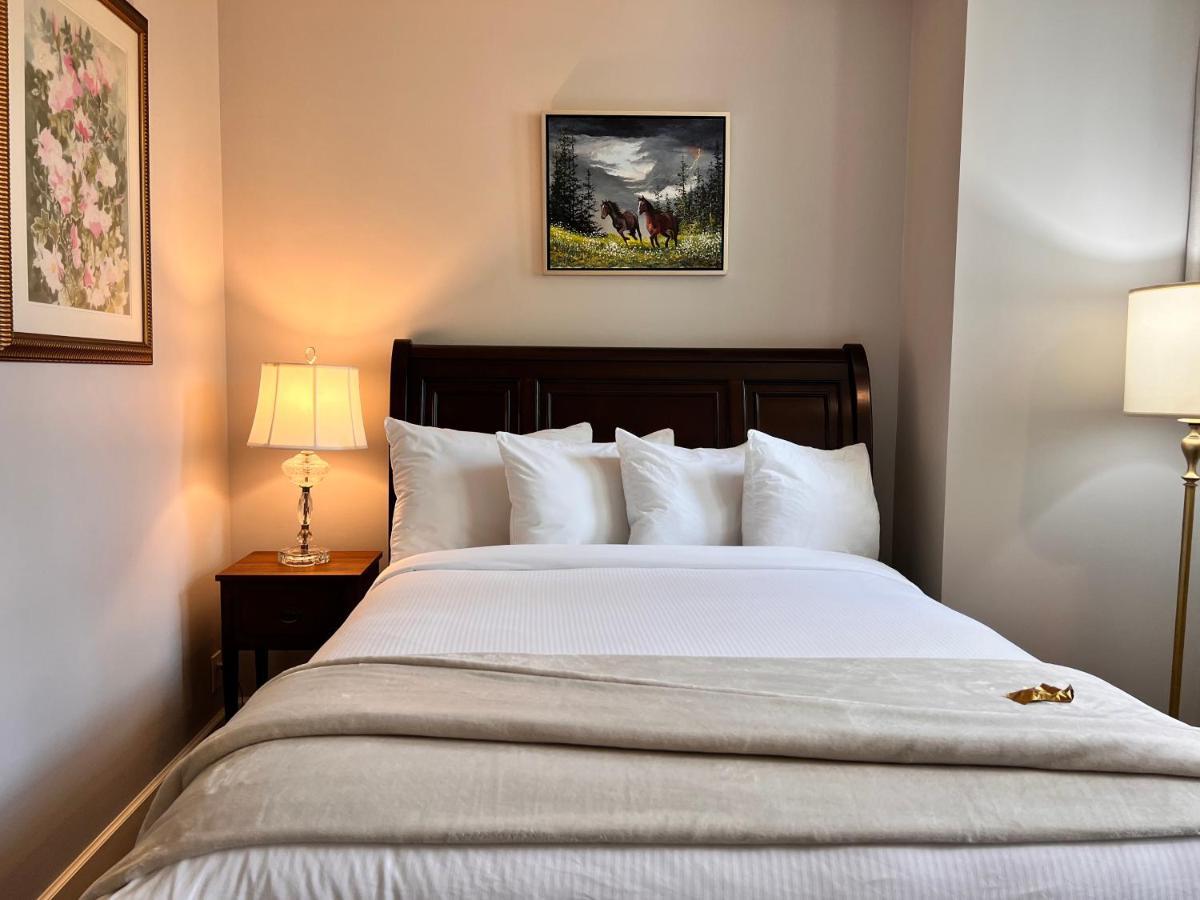 Woodstone Manor Inc. Hotell Sturdies Bay Exteriör bild