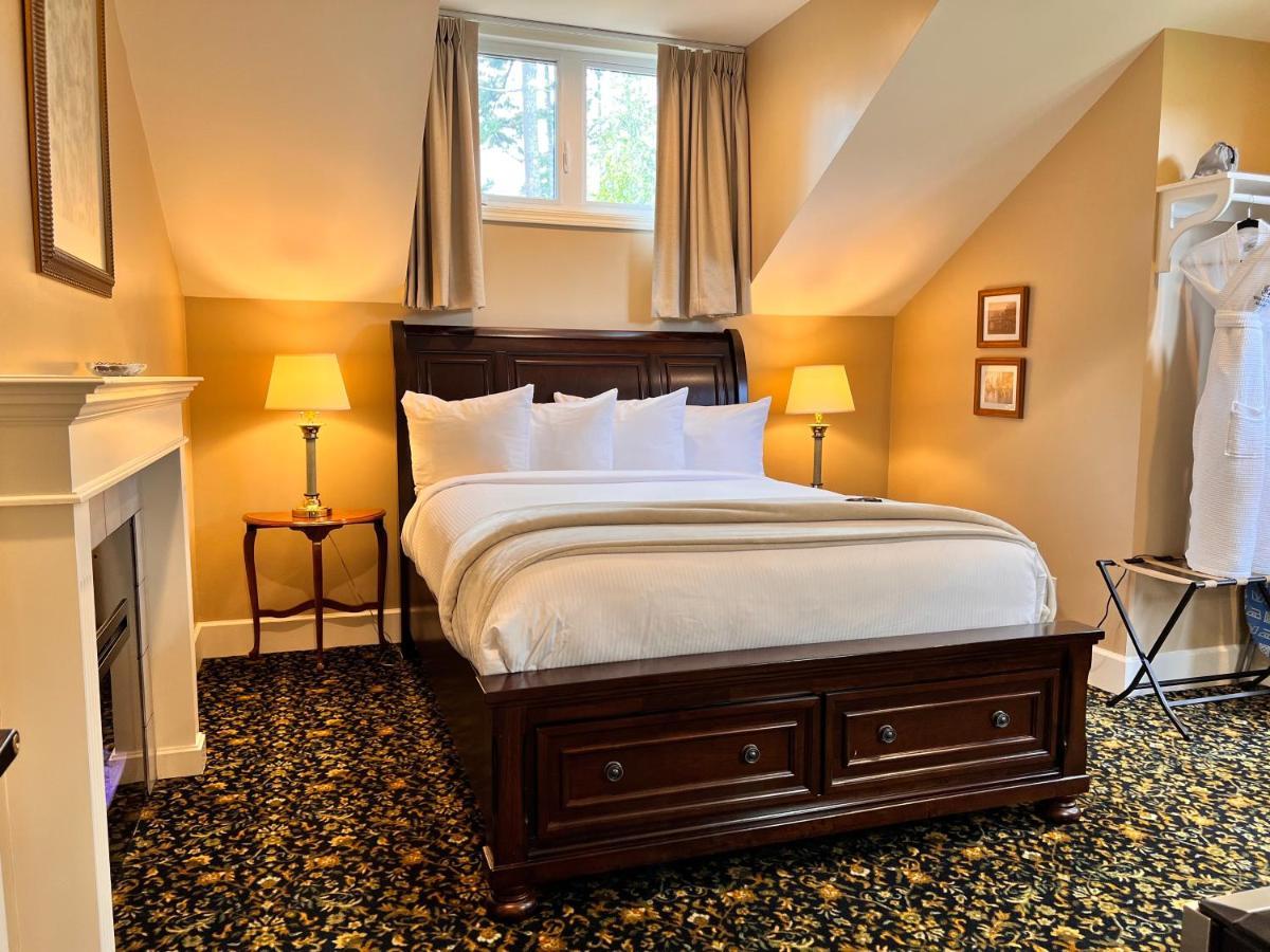 Woodstone Manor Inc. Hotell Sturdies Bay Exteriör bild