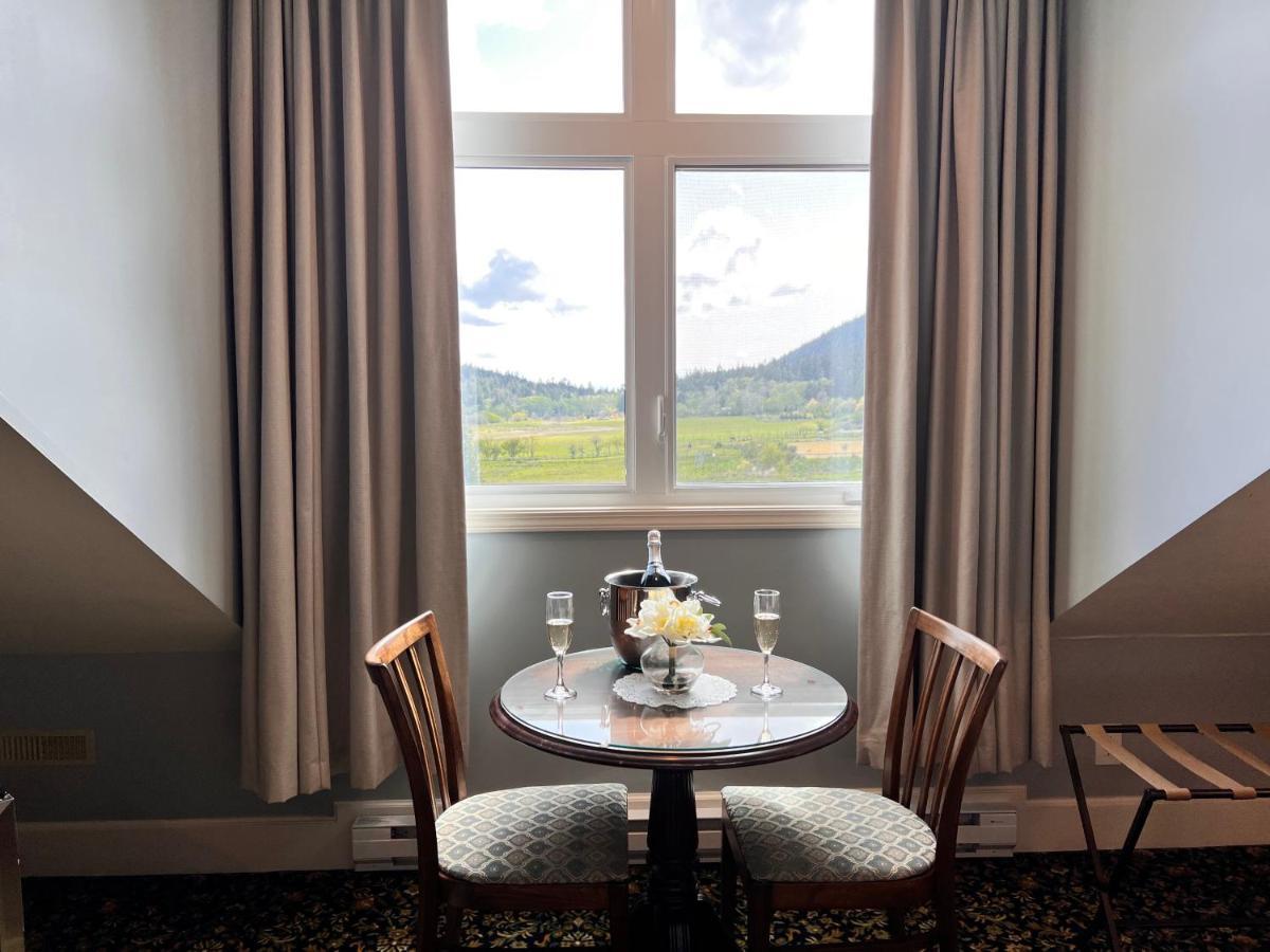 Woodstone Manor Inc. Hotell Sturdies Bay Exteriör bild