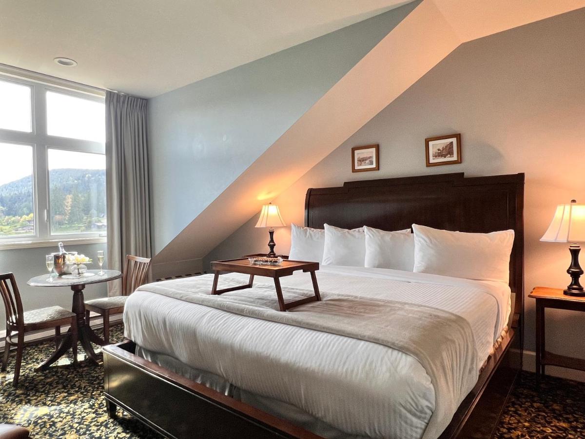 Woodstone Manor Inc. Hotell Sturdies Bay Exteriör bild
