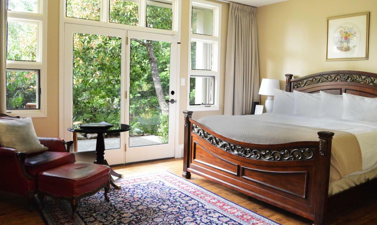 Woodstone Manor Inc. Hotell Sturdies Bay Exteriör bild